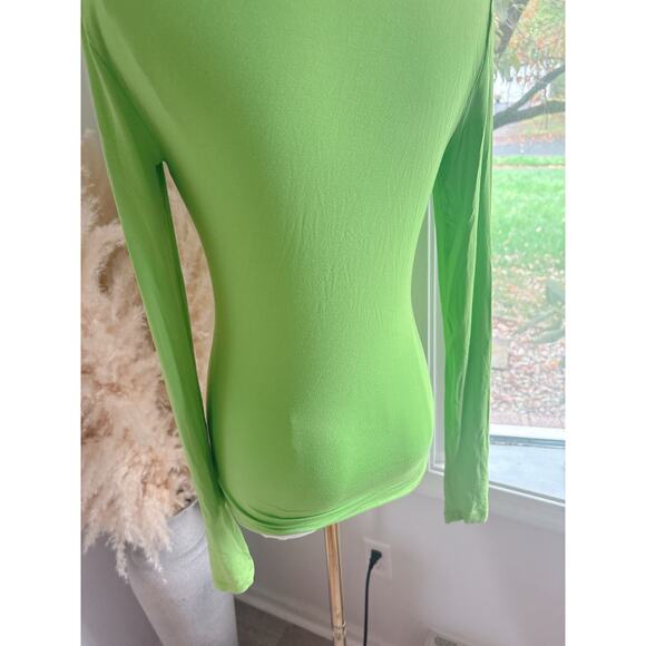 & Other Stories Neon Green Seamless Stretch Turtleneck Long Sleeve Top Womens 2 - Picture 8 of 8